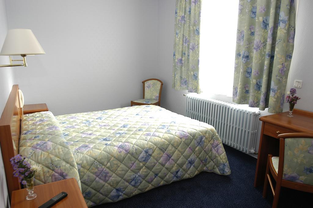 Contact Hotel De France Contres-Beauval-Cheverny Le Controis-en-Sologne Kamer foto